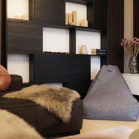 Rose Luxury Apartment & 24H Self Check-In With Private Parking Banská Bystrica Exterior foto