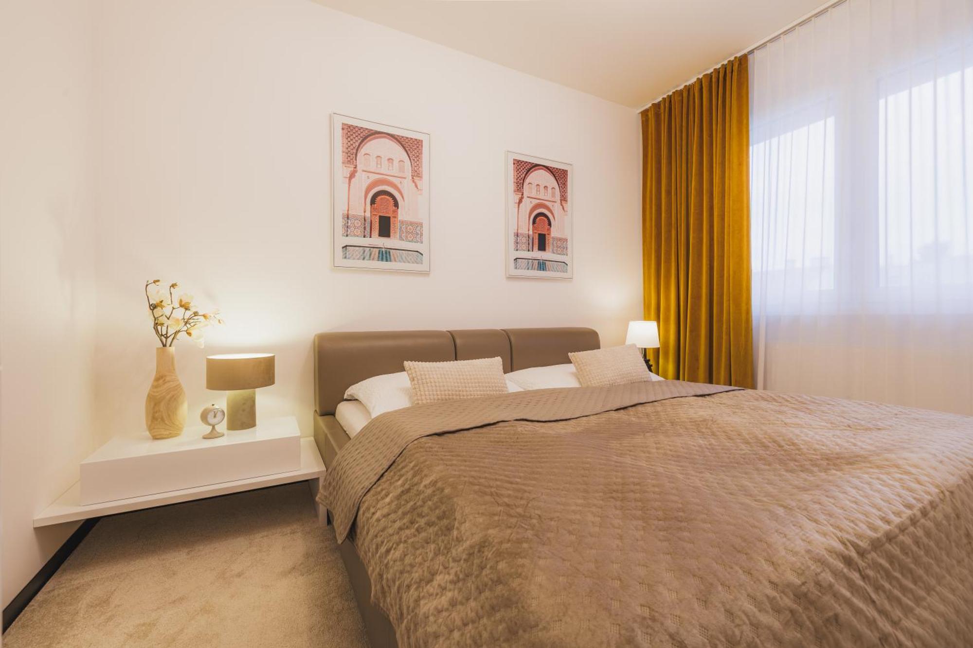 Rose Luxury Apartment & 24H Self Check-In With Private Parking Banská Bystrica Exterior foto